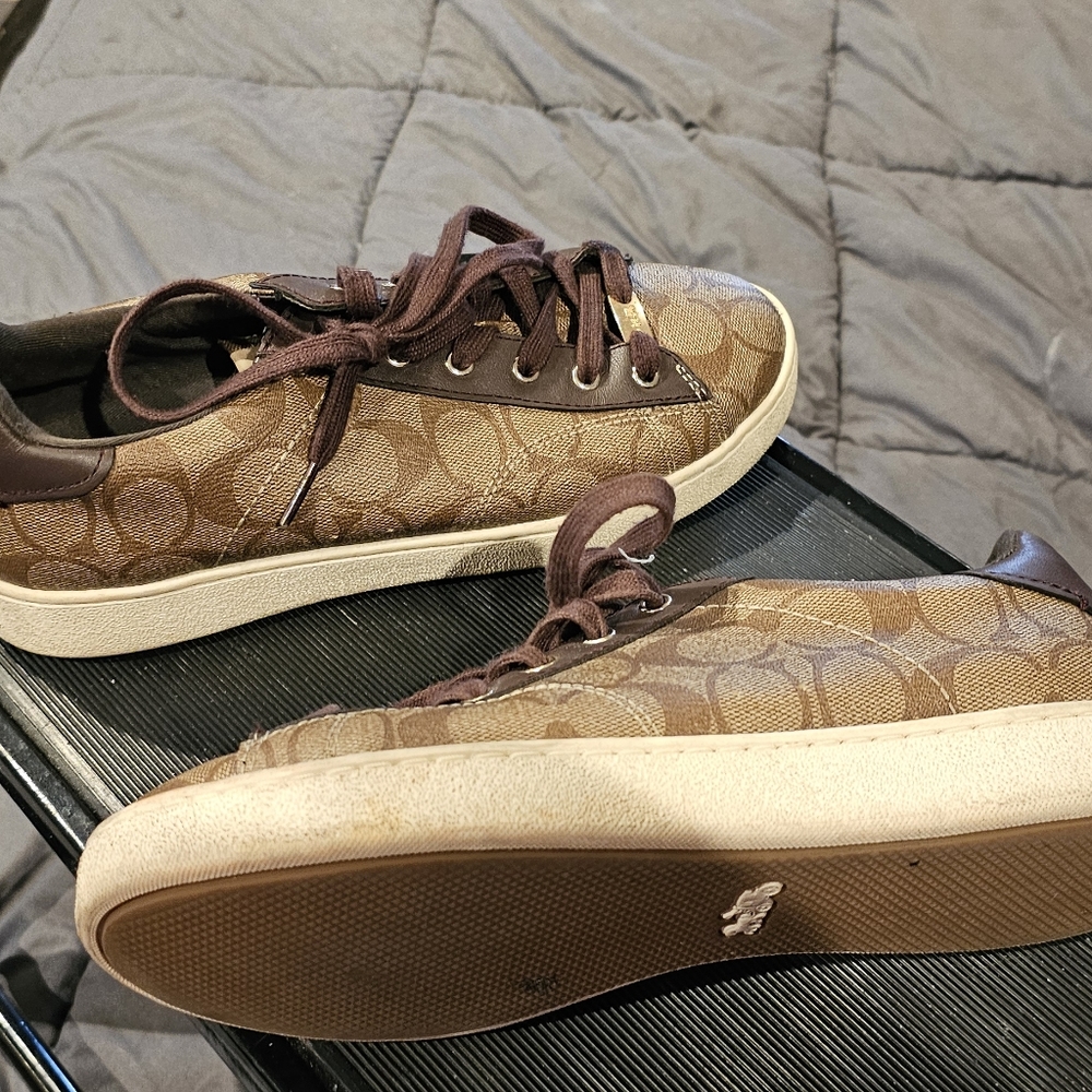 Authentic coach sneakers. Beautifully colored and comfortable cute with shorts - Picture 4 of 4